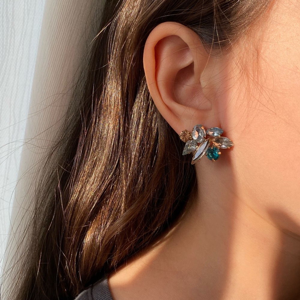 Rhinestone stud earrings
